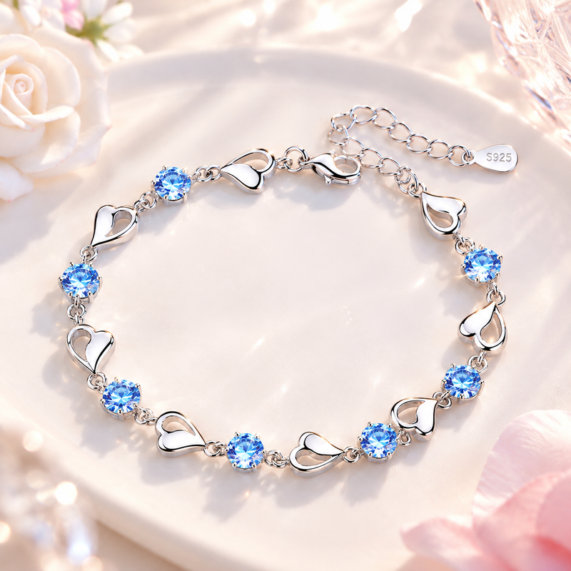 Bracelet argenté à cœurs ajourés et pierres bleues avec chaîne de rallonge