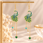 Paire de boucles d’oreilles paon vert et bleu, finition dorée, chaînettes et cœurs verts