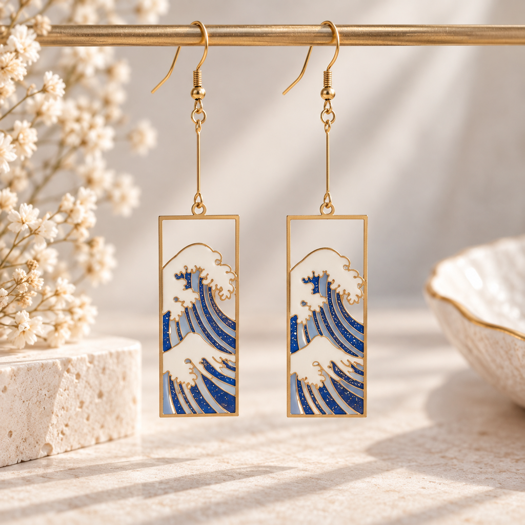 Boucles d’oreilles longues vagues japonaises bleues et blanches finition dorée